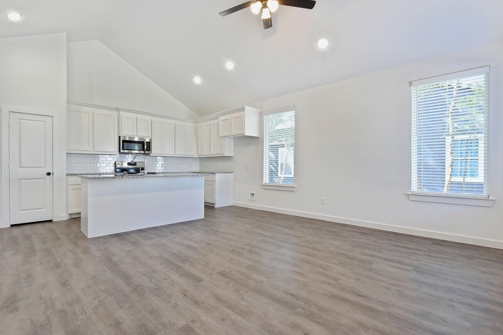 720 W Texas Street - Photo 3