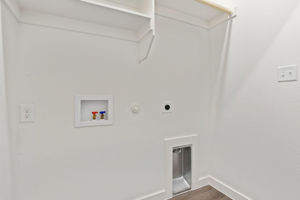 720 W Texas Street - Photo 18