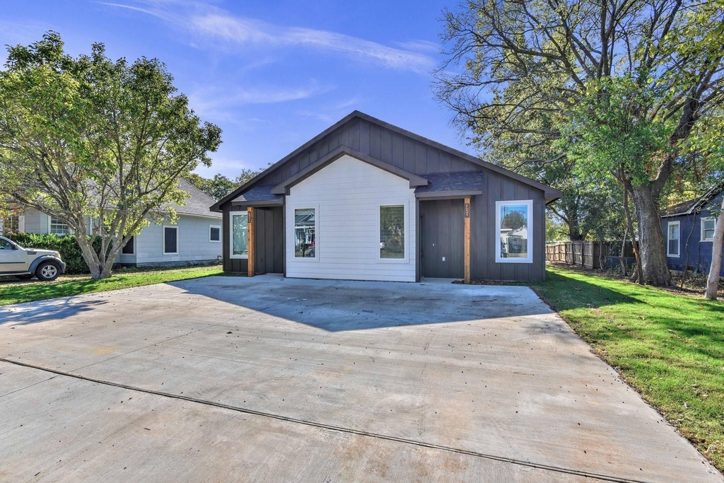 720 W Texas Street - Photo 2