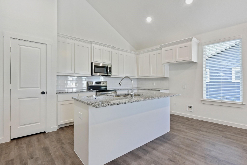 720 W Texas Street - Photo 7
