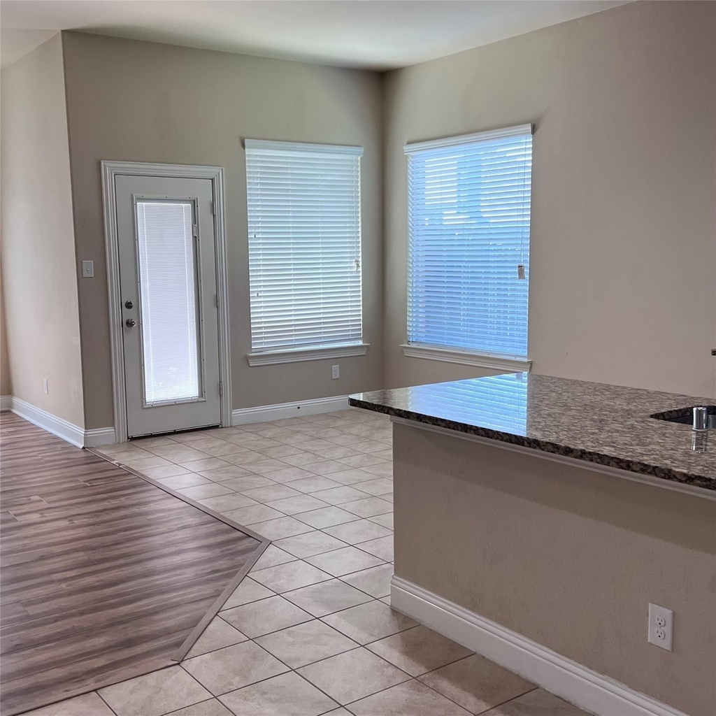 3820 Riversdale - Photo 4