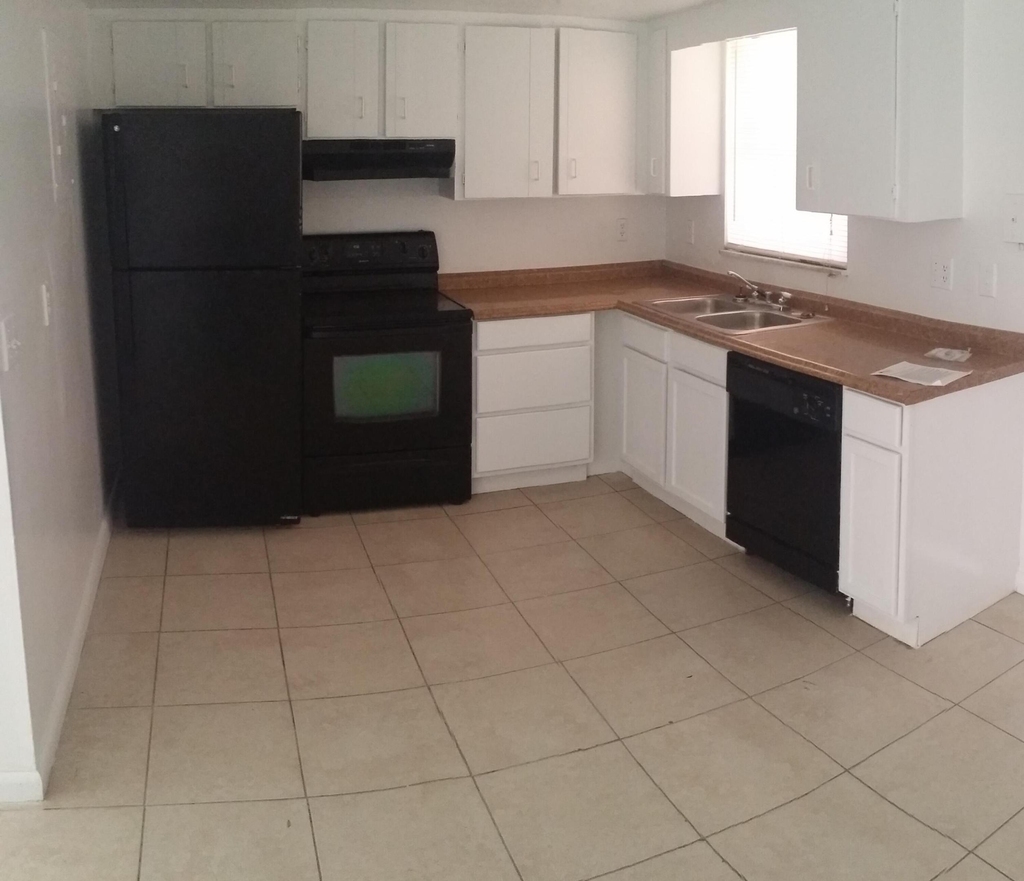 5333 Nw 27th Street - Photo 2