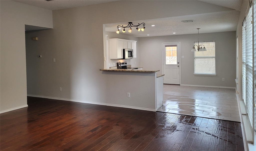 1706 Willow Way - Photo 2