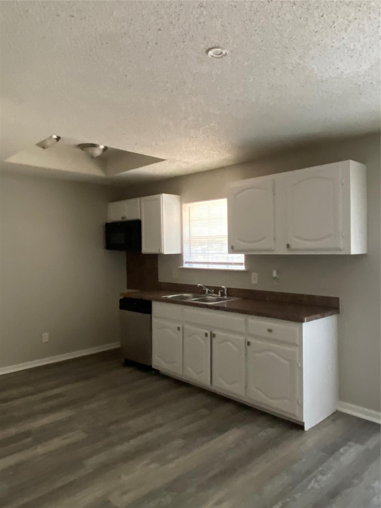 7120 Waycrest Drive - Photo 5
