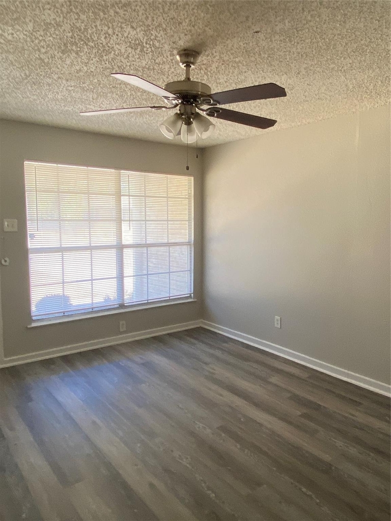7120 Waycrest Drive - Photo 4