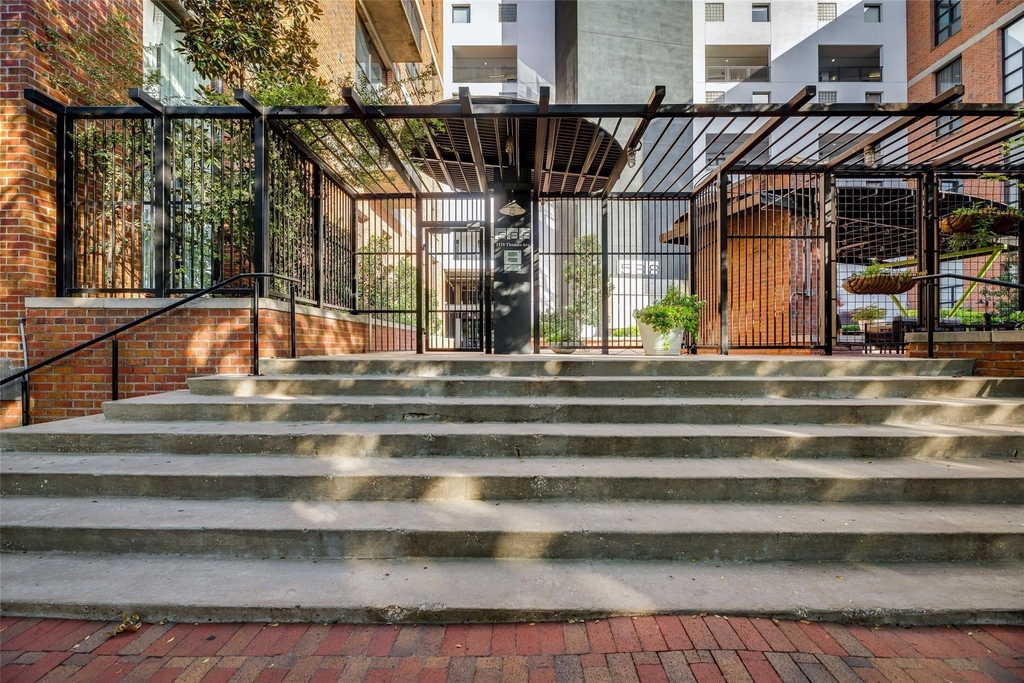 3110 Thomas Avenue - Photo 19