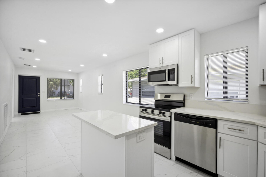 1009 14th Street - Photo 4