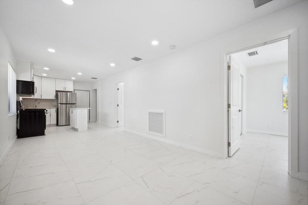 1009 14th Street - Photo 2