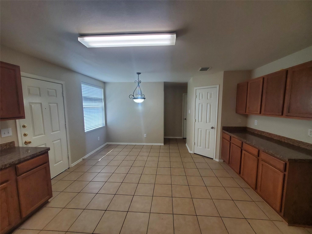 2512 Comstock Lane - Photo 9