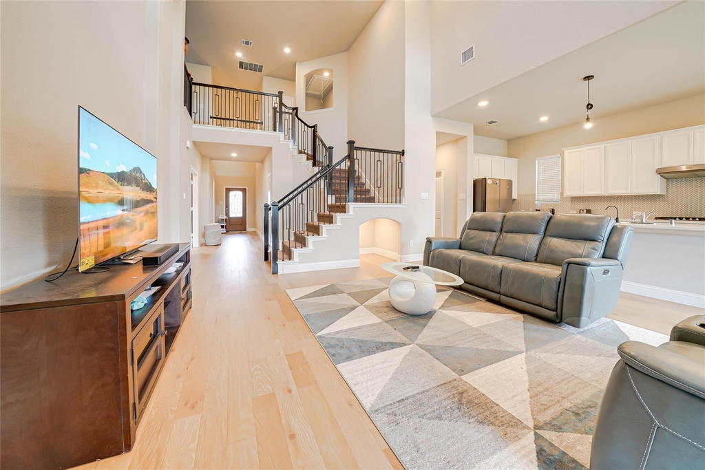 707 Gatecrest Drive - Photo 2