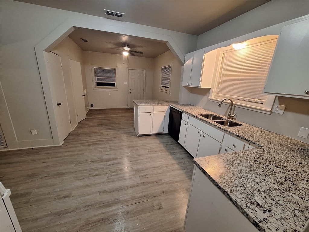 1142 Grape Street - Photo 3