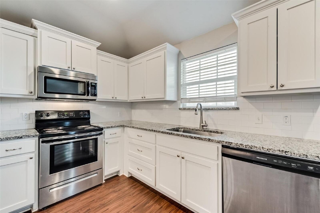 3318 Brookstone Drive - Photo 3