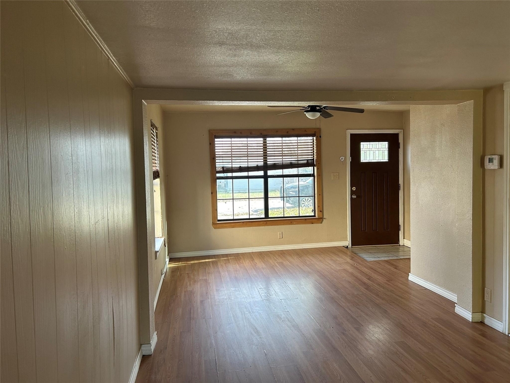 2210 Vine Street - Photo 2