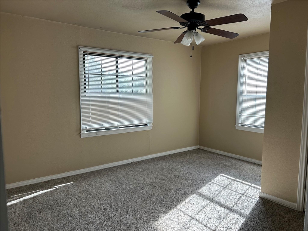 2210 Vine Street - Photo 8