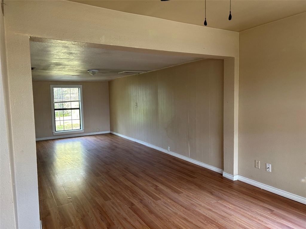 2210 Vine Street - Photo 3