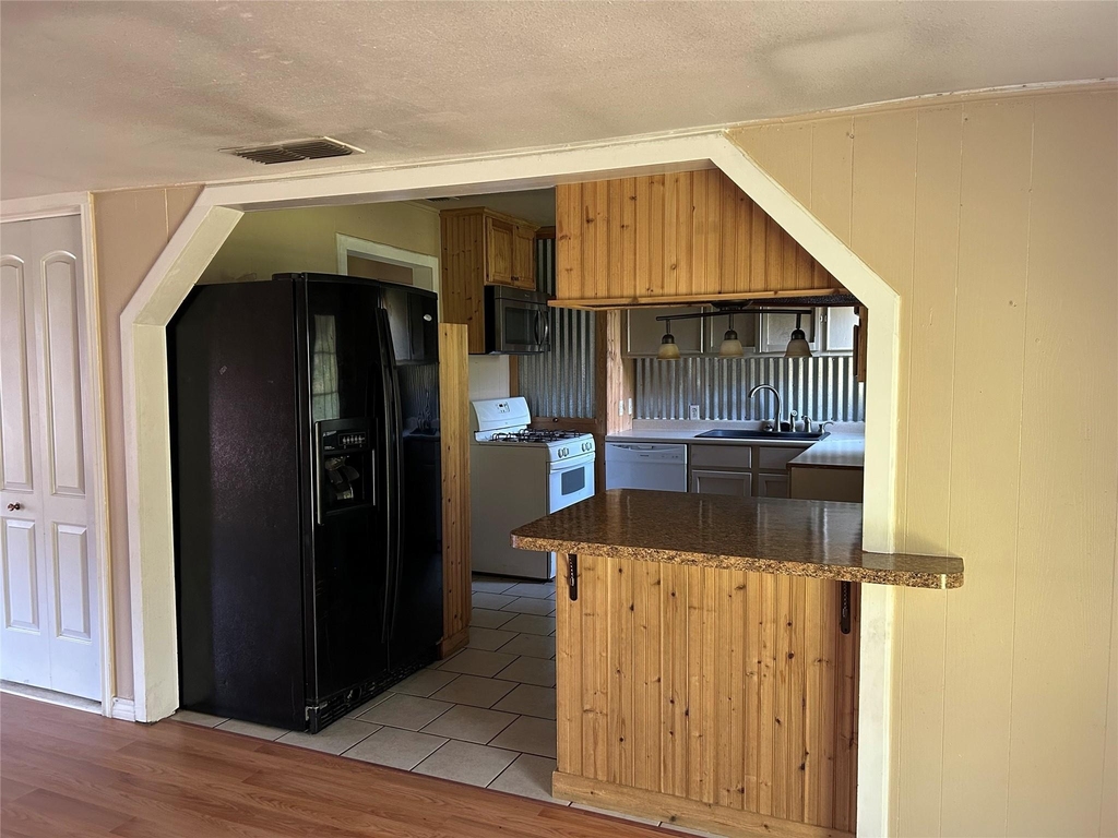 2210 Vine Street - Photo 5