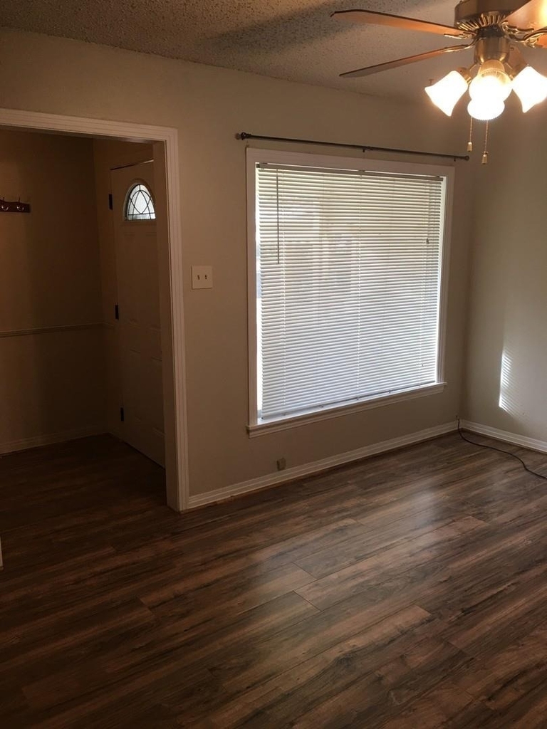 1009 Locust Street - Photo 3