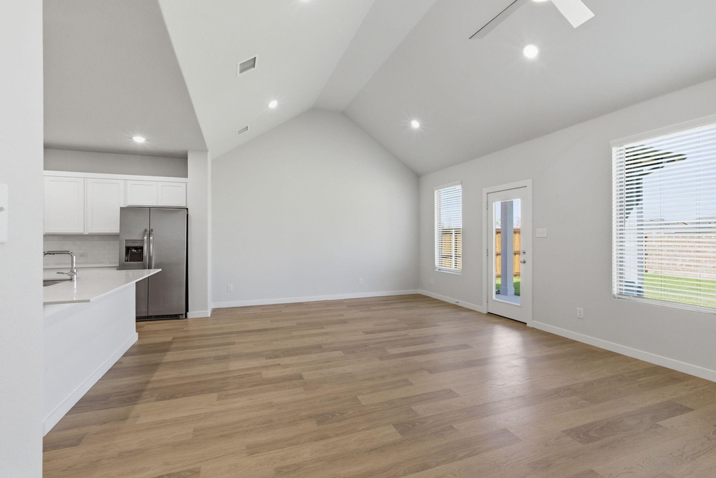 637 Sierra Ridge - Photo 4