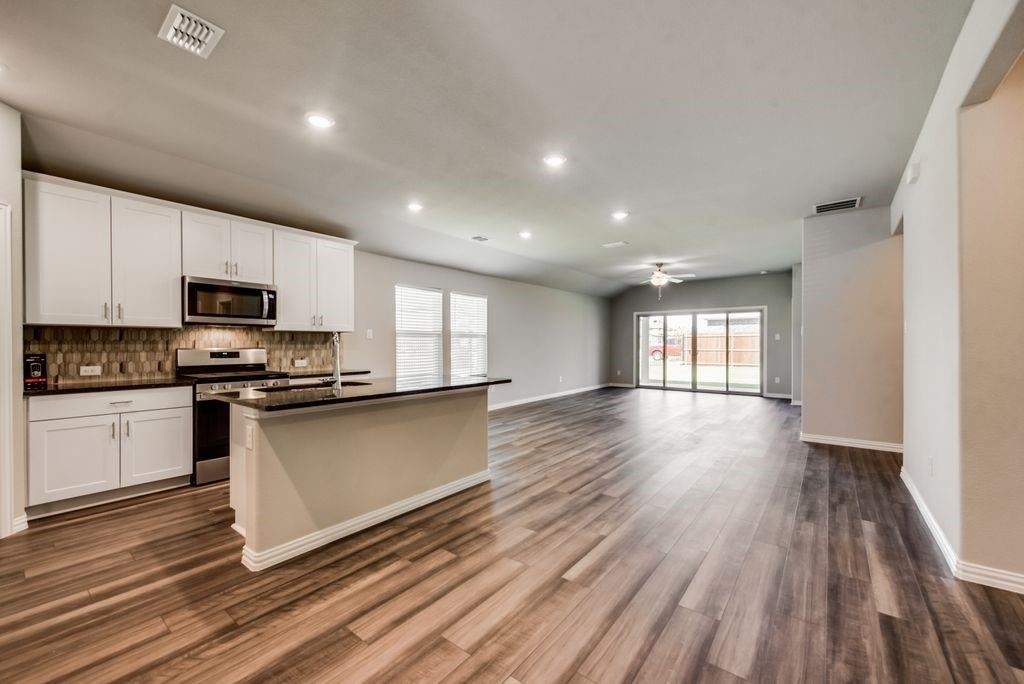 605 Cedar Springs Drive - Photo 8
