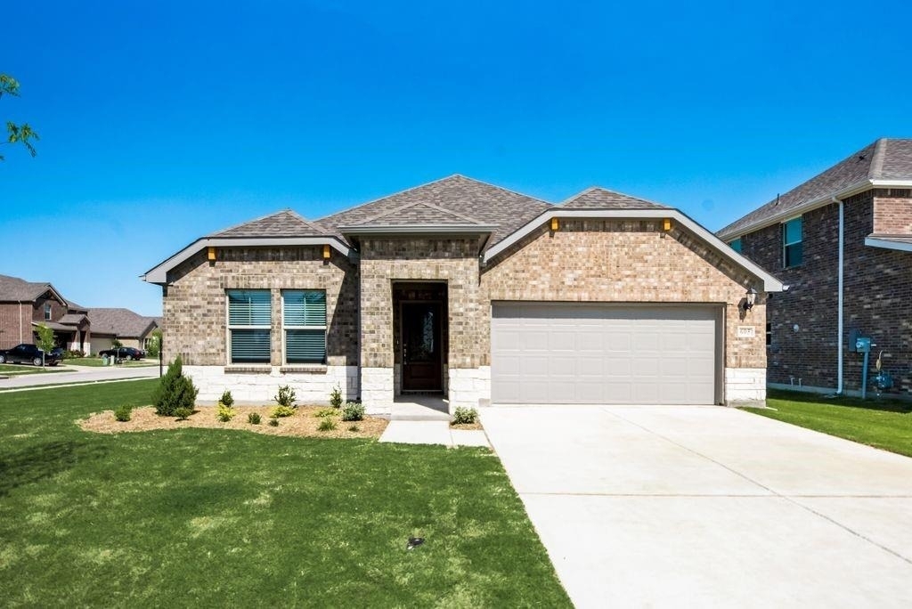605 Cedar Springs Drive - Photo 0