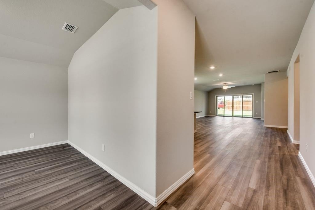 605 Cedar Springs Drive - Photo 3