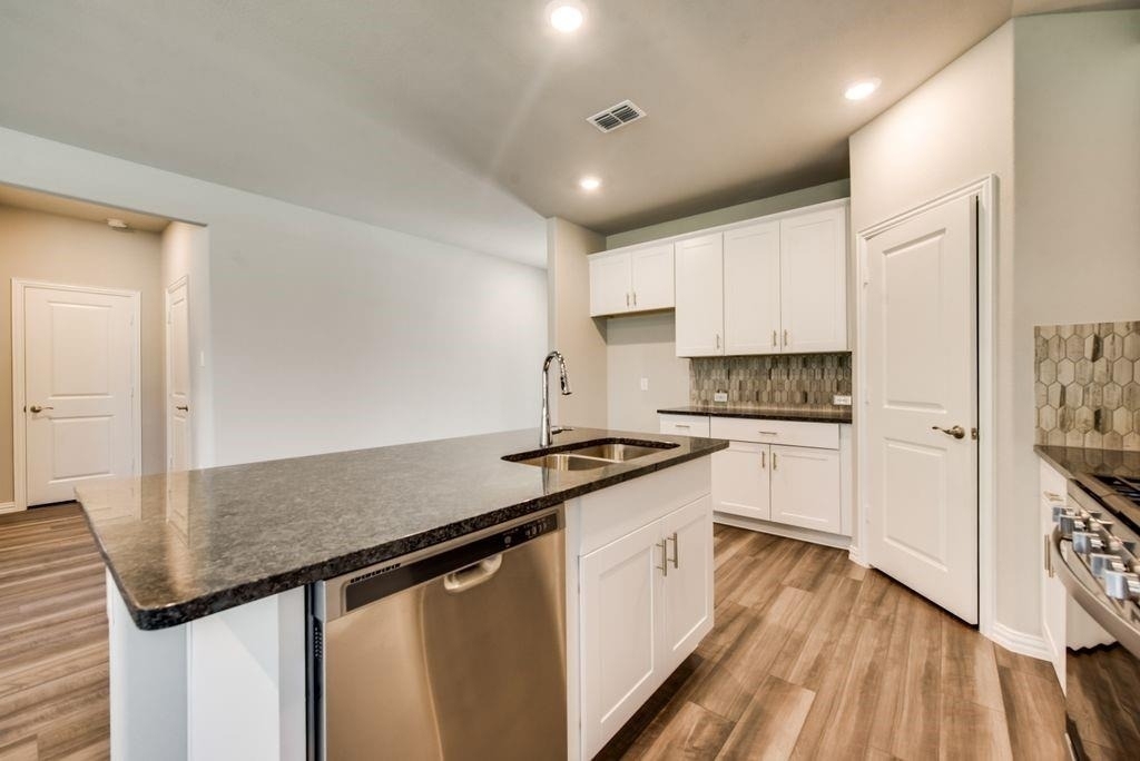 605 Cedar Springs Drive - Photo 14