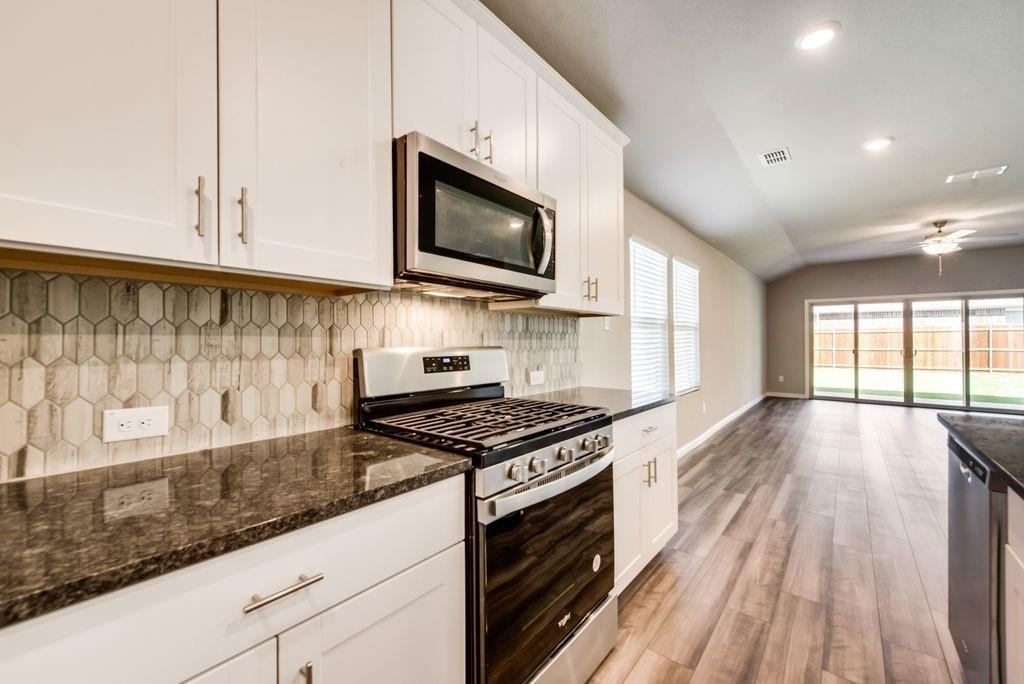 605 Cedar Springs Drive - Photo 13