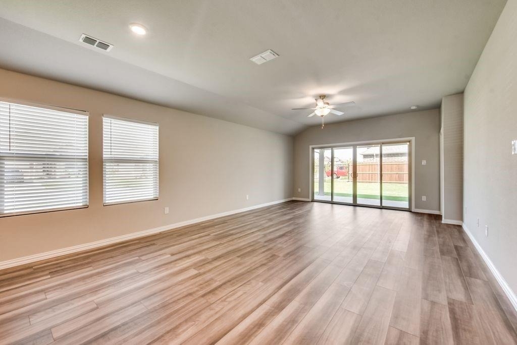 605 Cedar Springs Drive - Photo 5