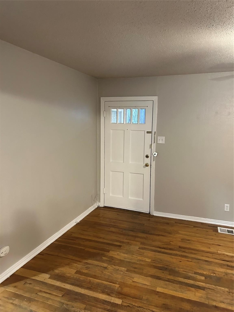 1511 Knight Street - Photo 2
