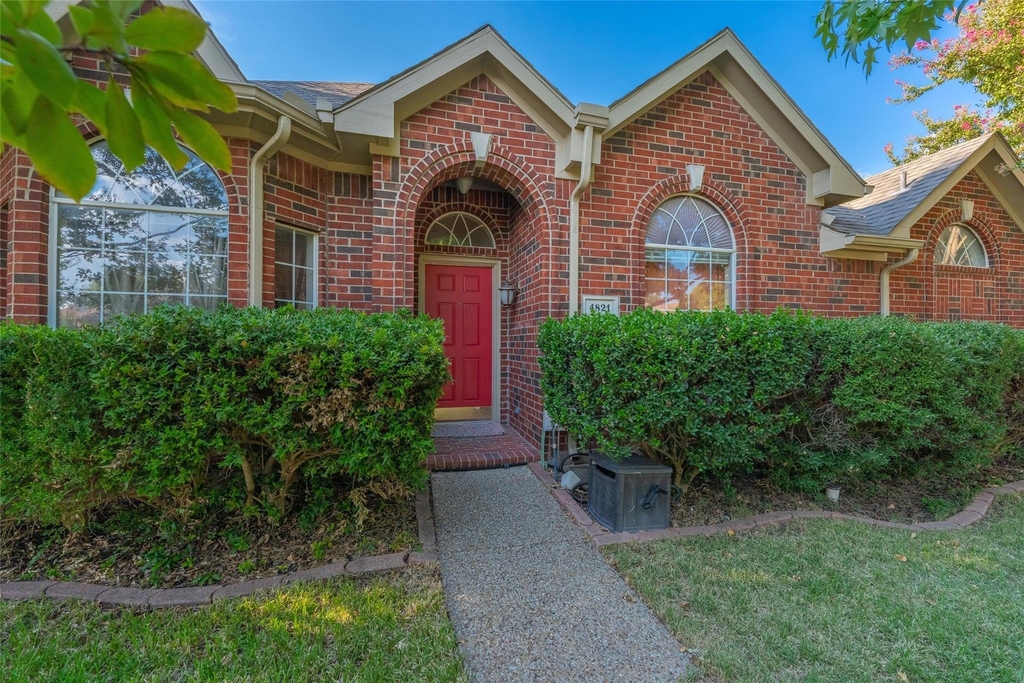 4821 Frost Hollow Drive - Photo 2