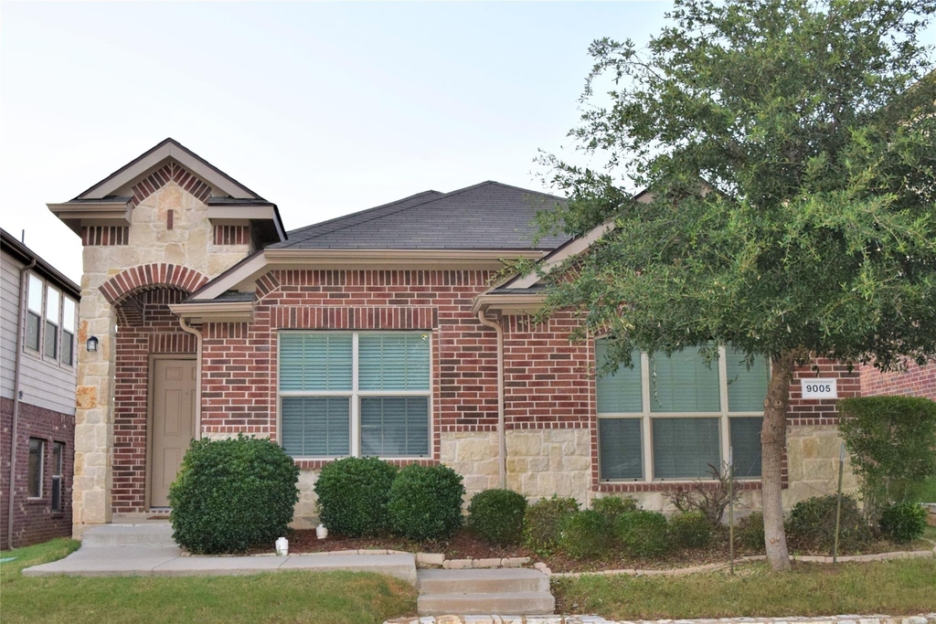 9005 Sundance Trail - Photo 0