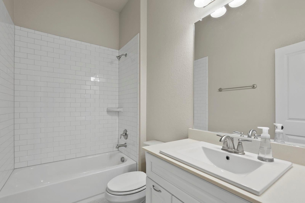 1316 Hudson Lane - Photo 3