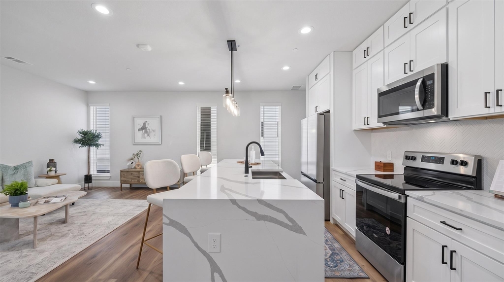 5633 Live Oak - Photo 0