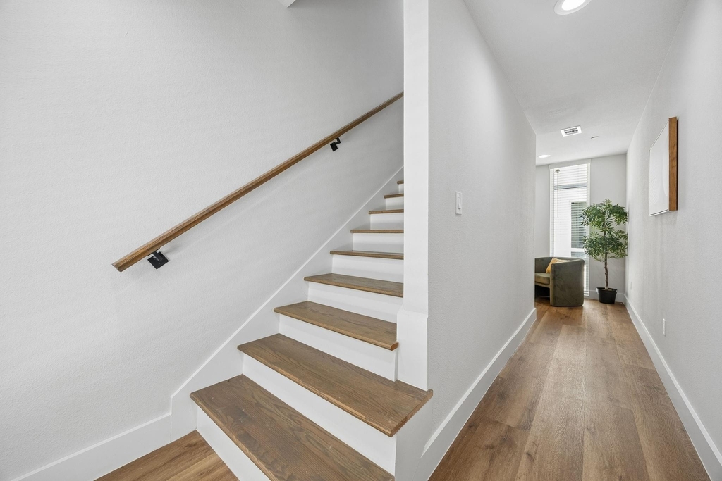 5633 Live Oak - Photo 2