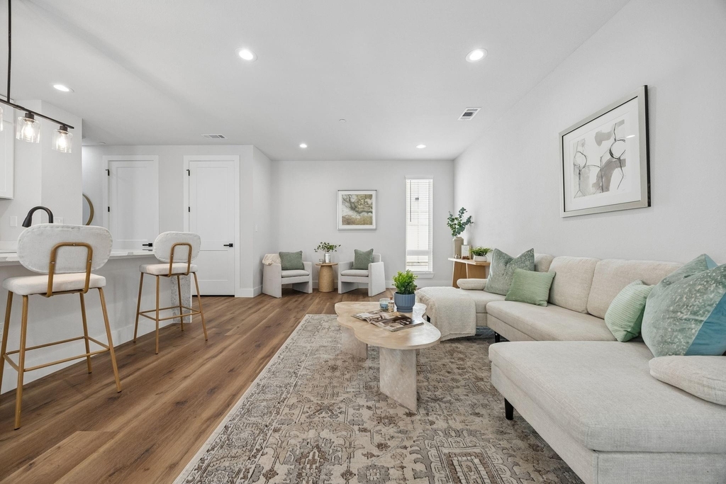 5633 Live Oak - Photo 0