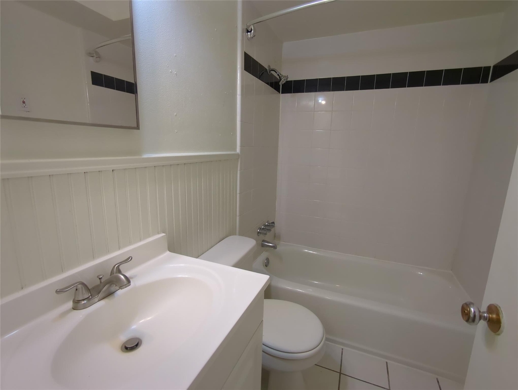 5730 Martel Avenue - Photo 11