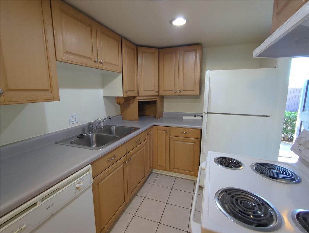 5730 Martel Avenue - Photo 7