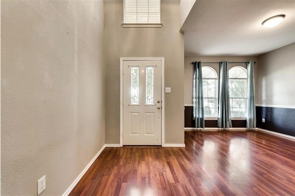 313 Londonderry Lane - Photo 2