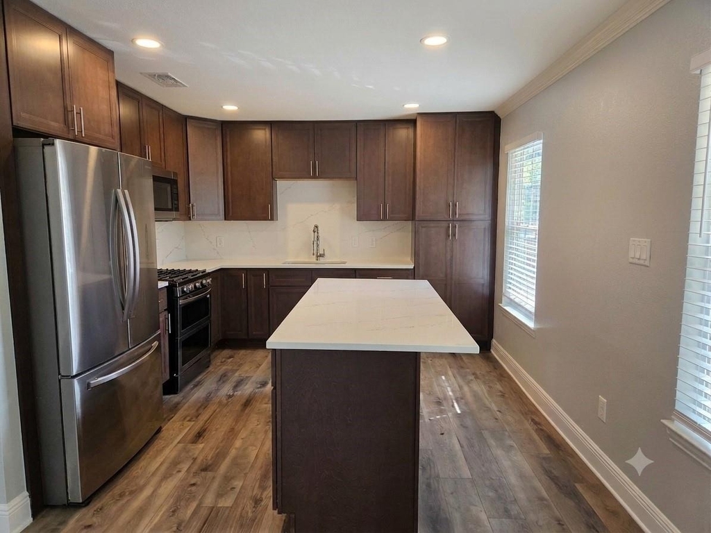 914 17th Street - Photo 6