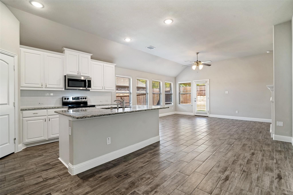 211 Jacaranda Drive - Photo 3