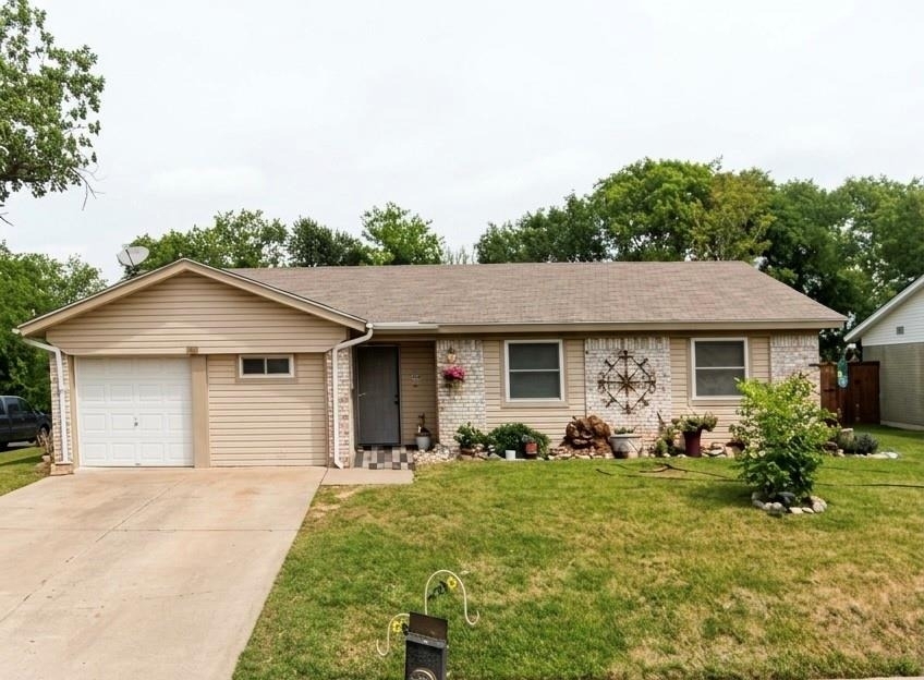 836 Colony Drive - Photo 0