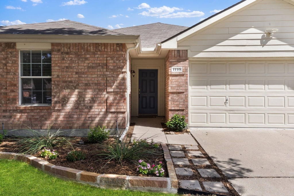 1110 Antoinette Drive - Photo 3