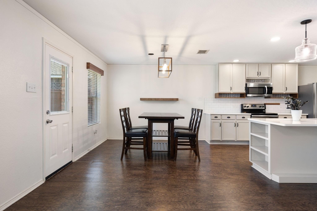 1110 Antoinette Drive - Photo 7