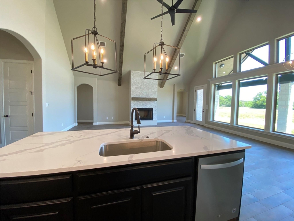 592 Lydia Lane - Photo 8