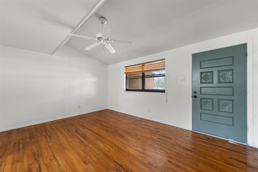 308 Catalina - Photo 2