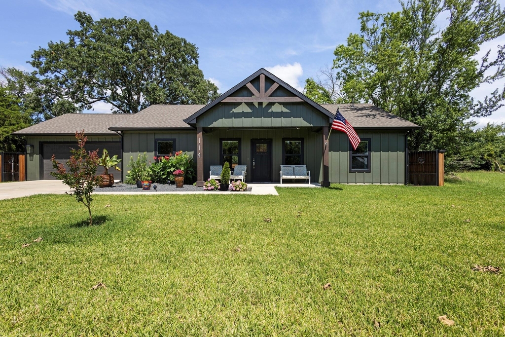 114 Garrett Lane - Photo 0