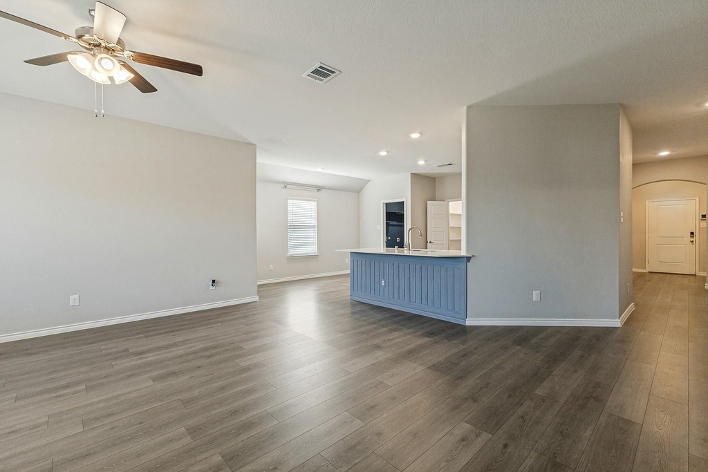 314 Gatecrest Drive - Photo 8