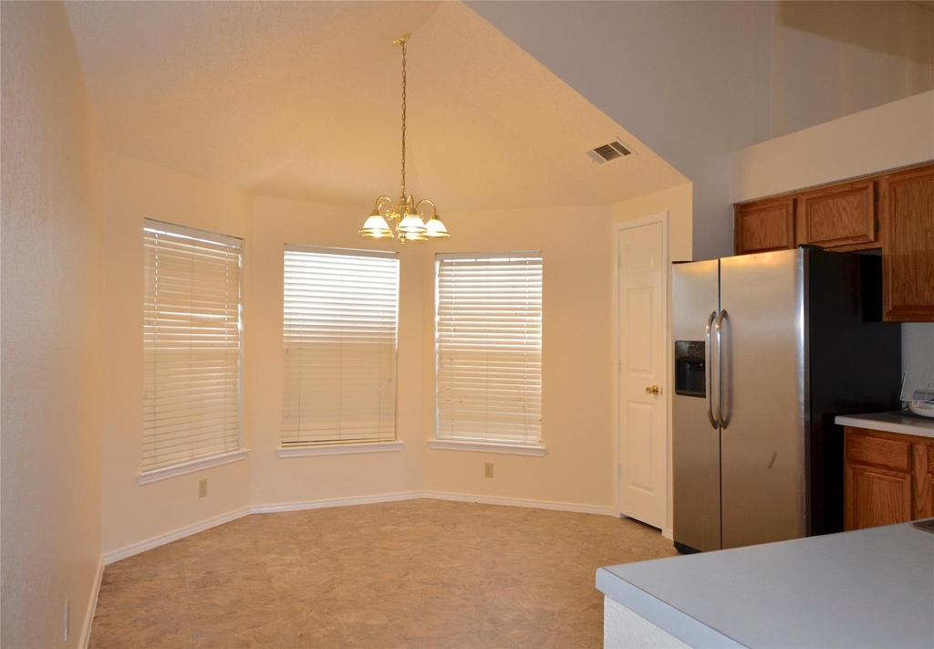 7972 Roundtable Road - Photo 3