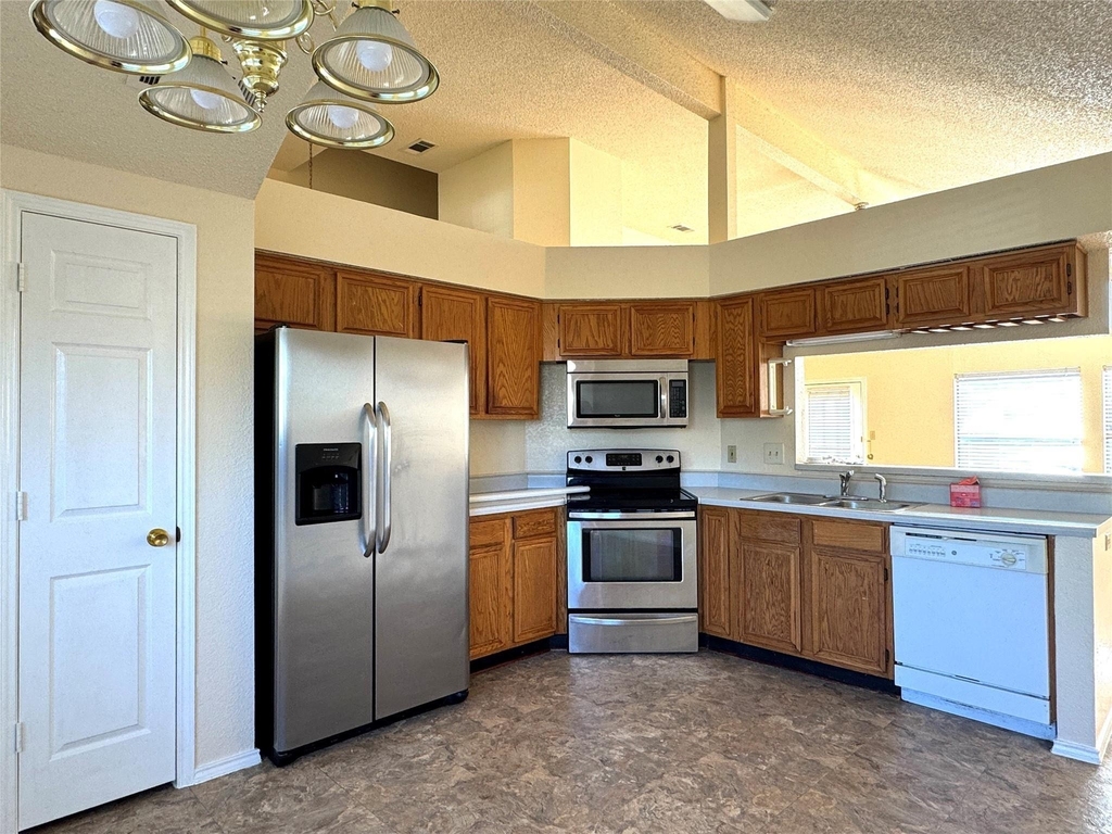 7972 Roundtable Road - Photo 2
