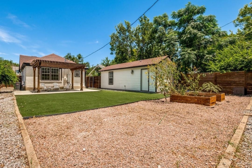 2744 Catherine Street - Photo 24